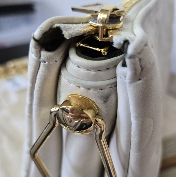 Louis Vuitton Coussin PM Cream - Picture 16 of 17
